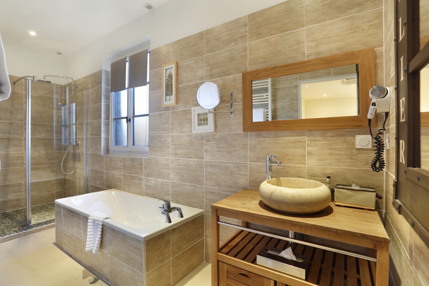 Auberge du Bon Laboureur, dog-friendly hotel, photo 5