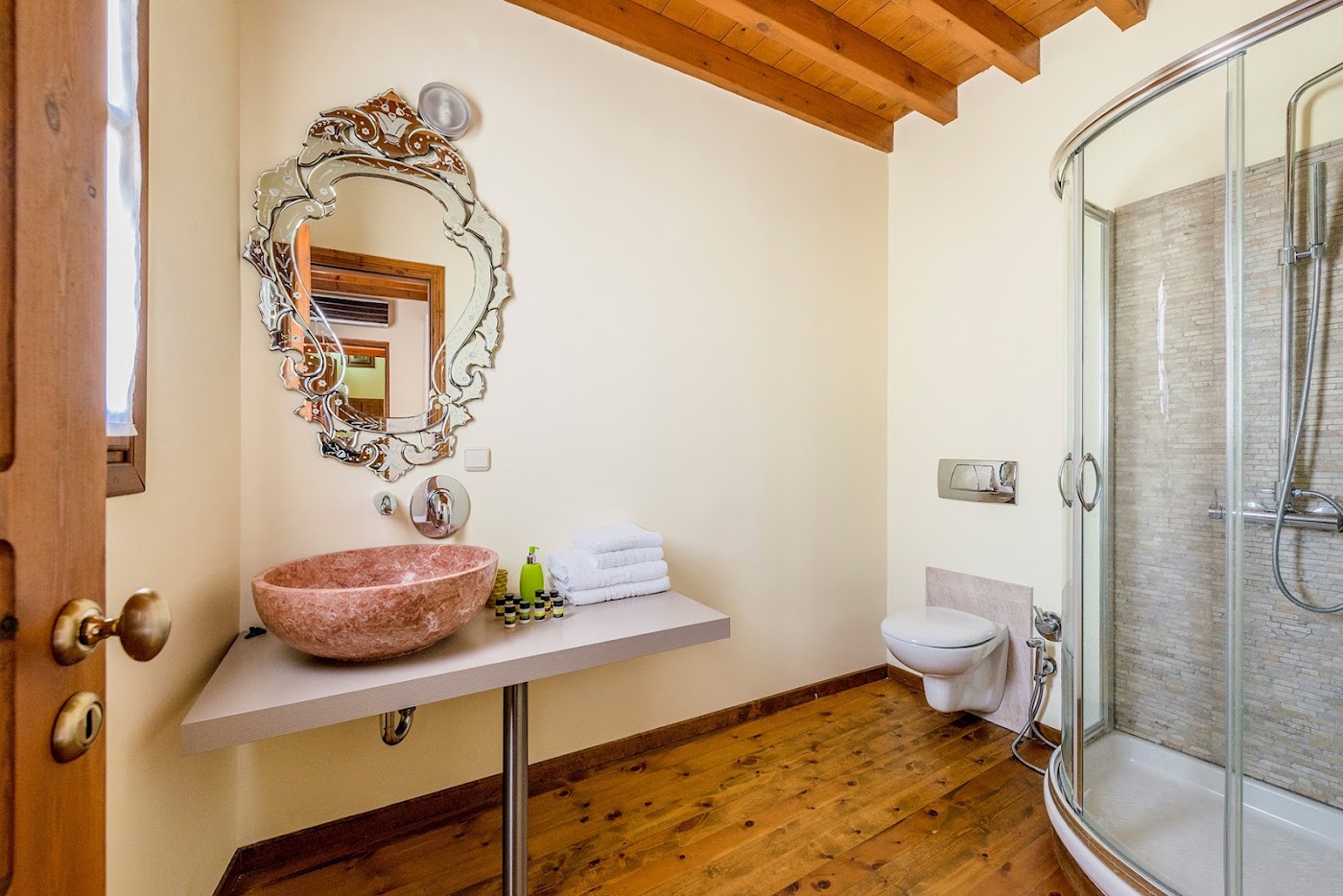 Avalon Boutique Suites Hotel, dog-friendly hotel, photo 4