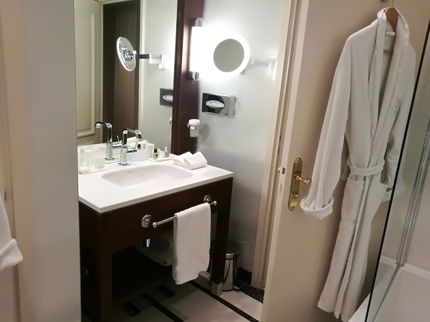 Hôtel Barrière Le Majestic Cannes, dog-friendly hotel, photo 5