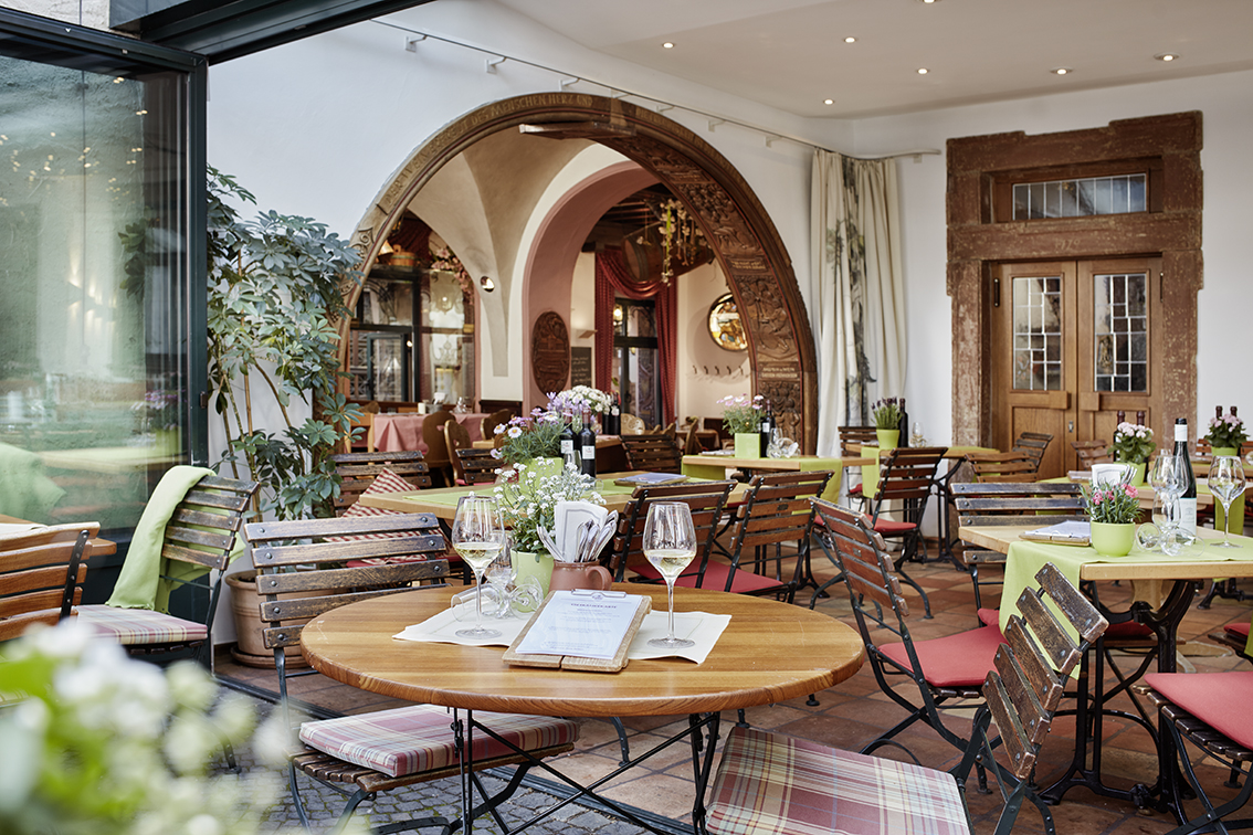Breuer's Rüdesheimer Schloss, dog-friendly hotel, photo 2