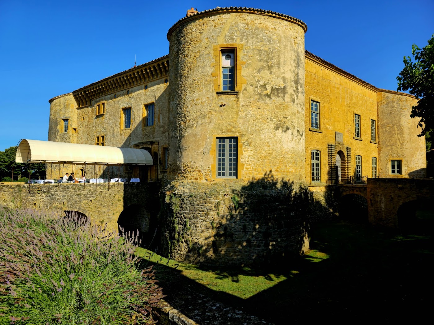 Château de Bagnols, dog-friendly hotel, photo 3
