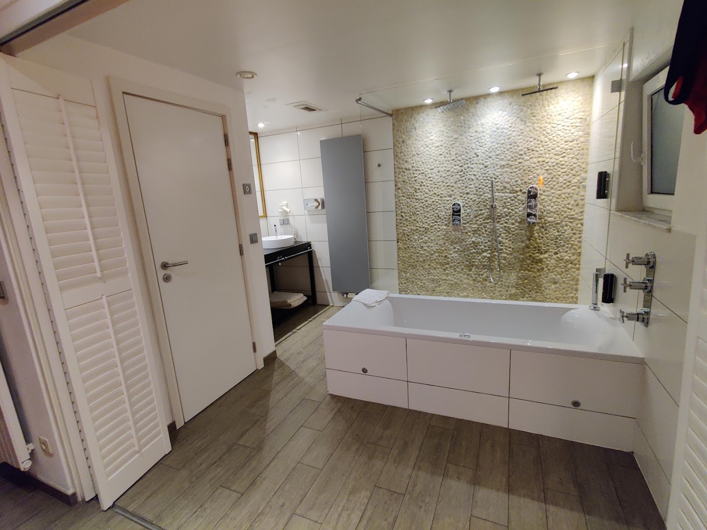 Cocoon Hotel La Rive, dog-friendly hotel, photo 5