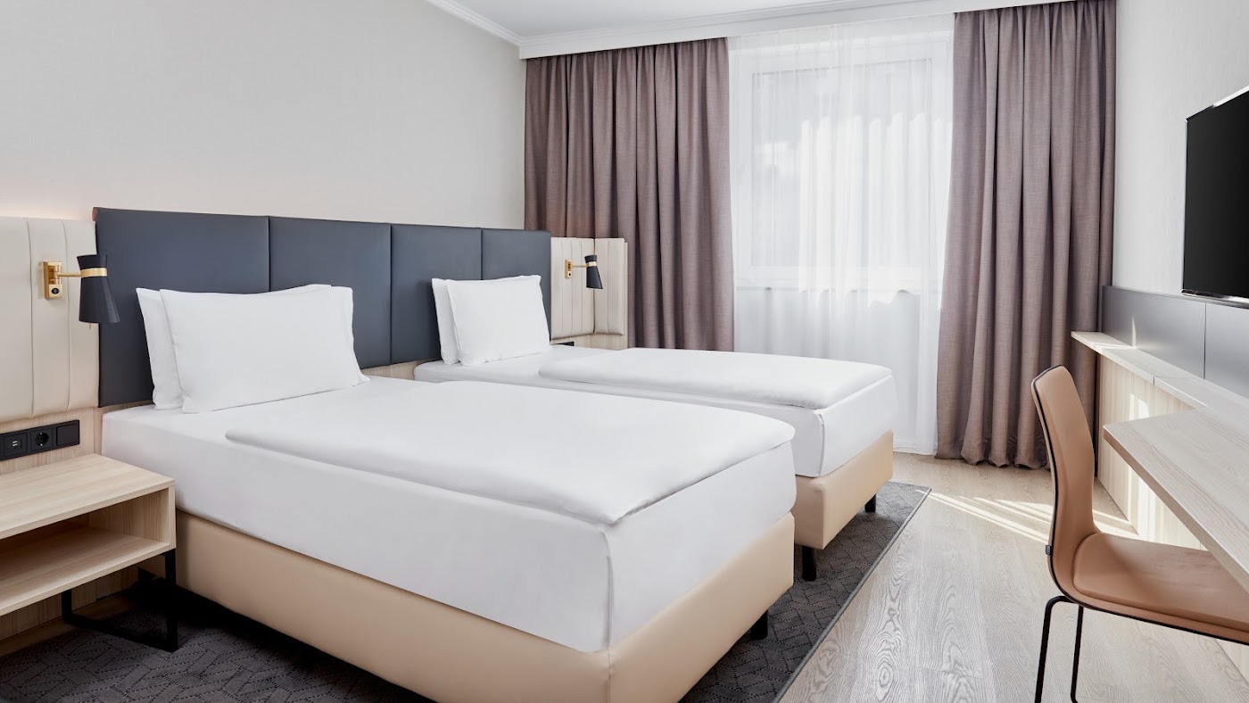 Crowne Plaza Hamburg City Alster, dog-friendly hotel, photo 2