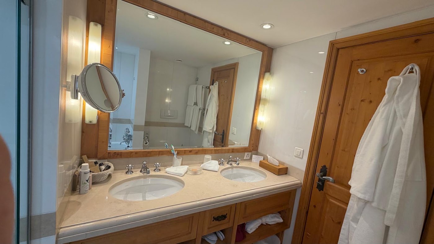 Crystal Hotel, dog-friendly hotel, photo 4