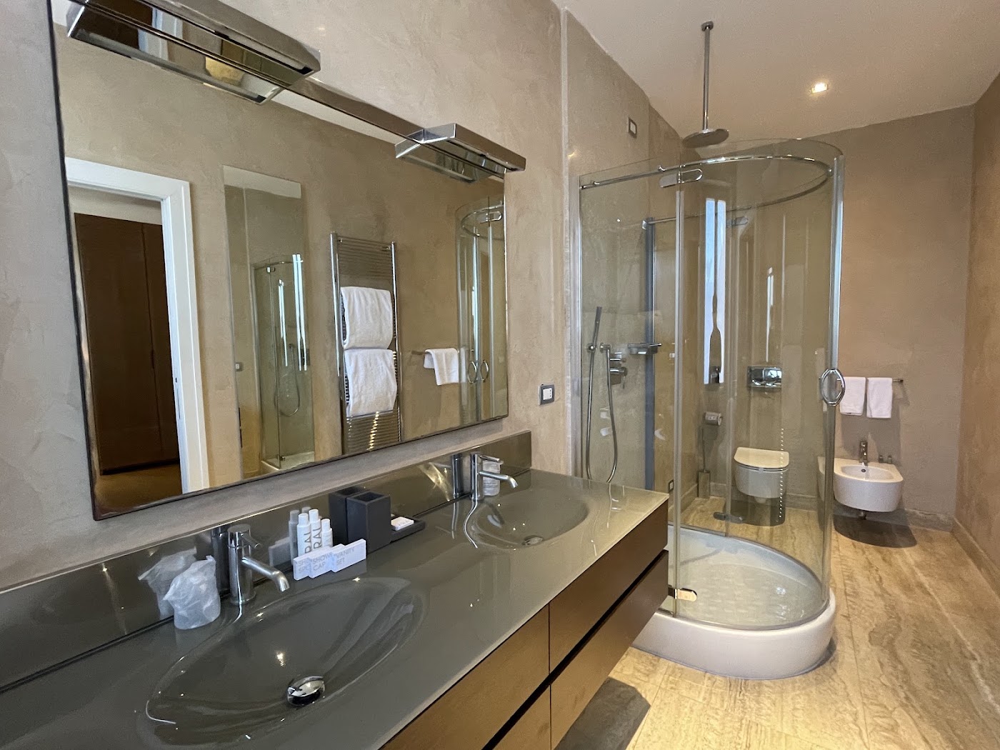 Escalus Luxury Suites, dog-friendly hotel, photo 3