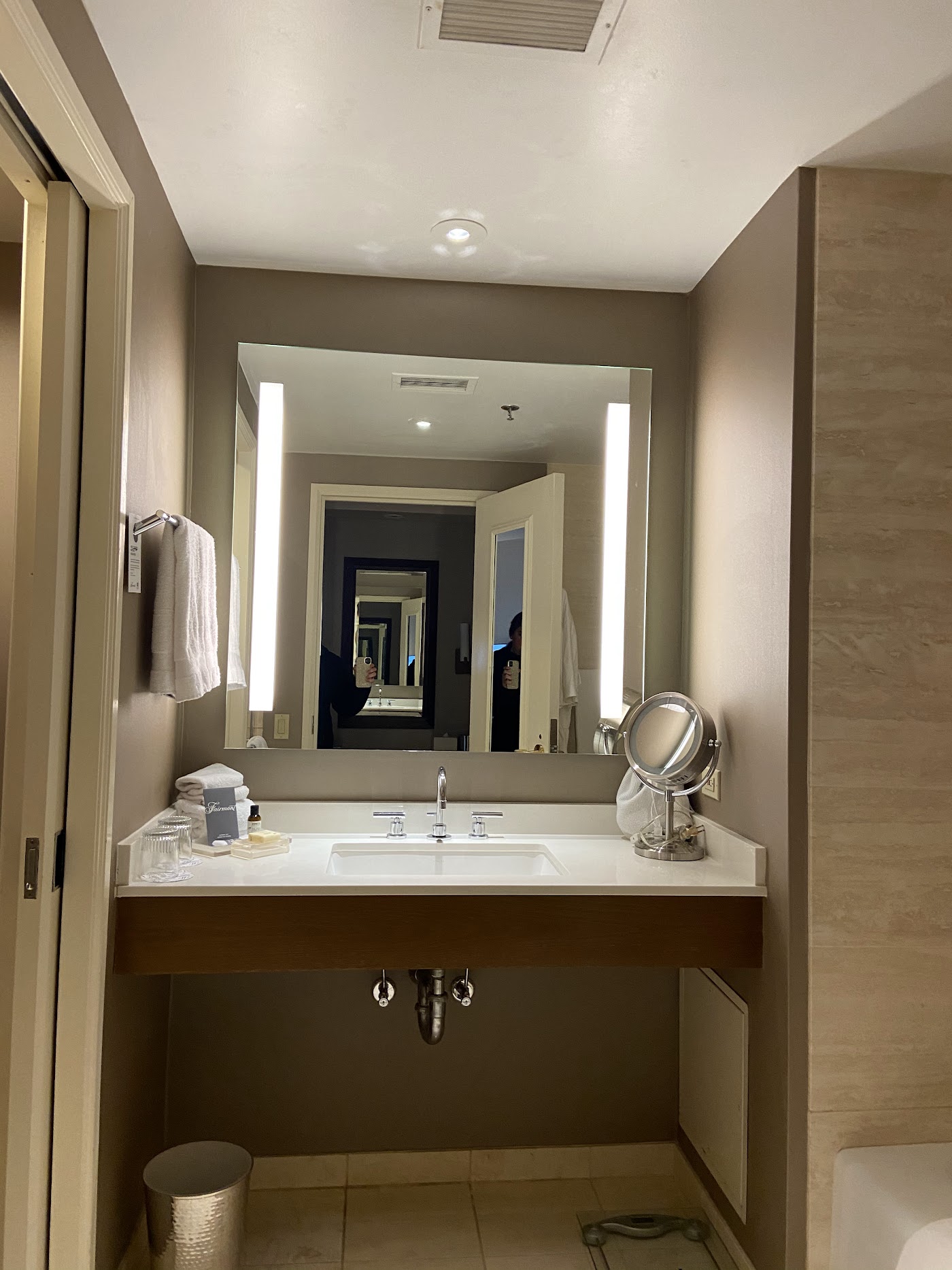Fairmont Chicago at Millennium Park, dog-friendly hotel, photo 5