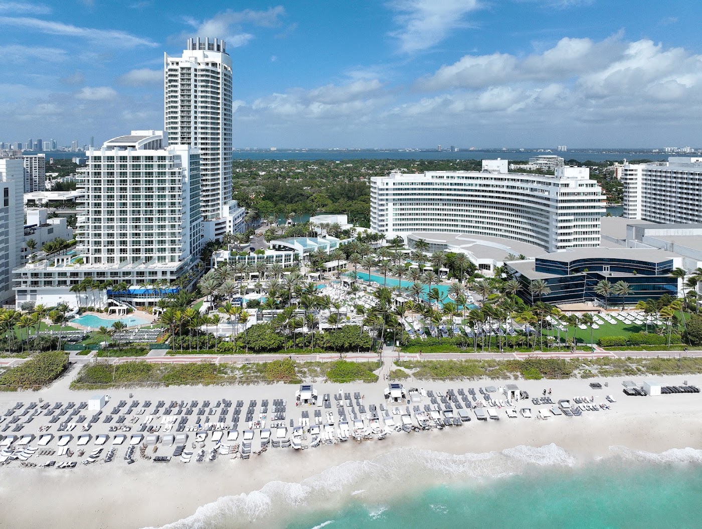 Fontainebleau Miami Beach, dog-friendly hotel, photo 2