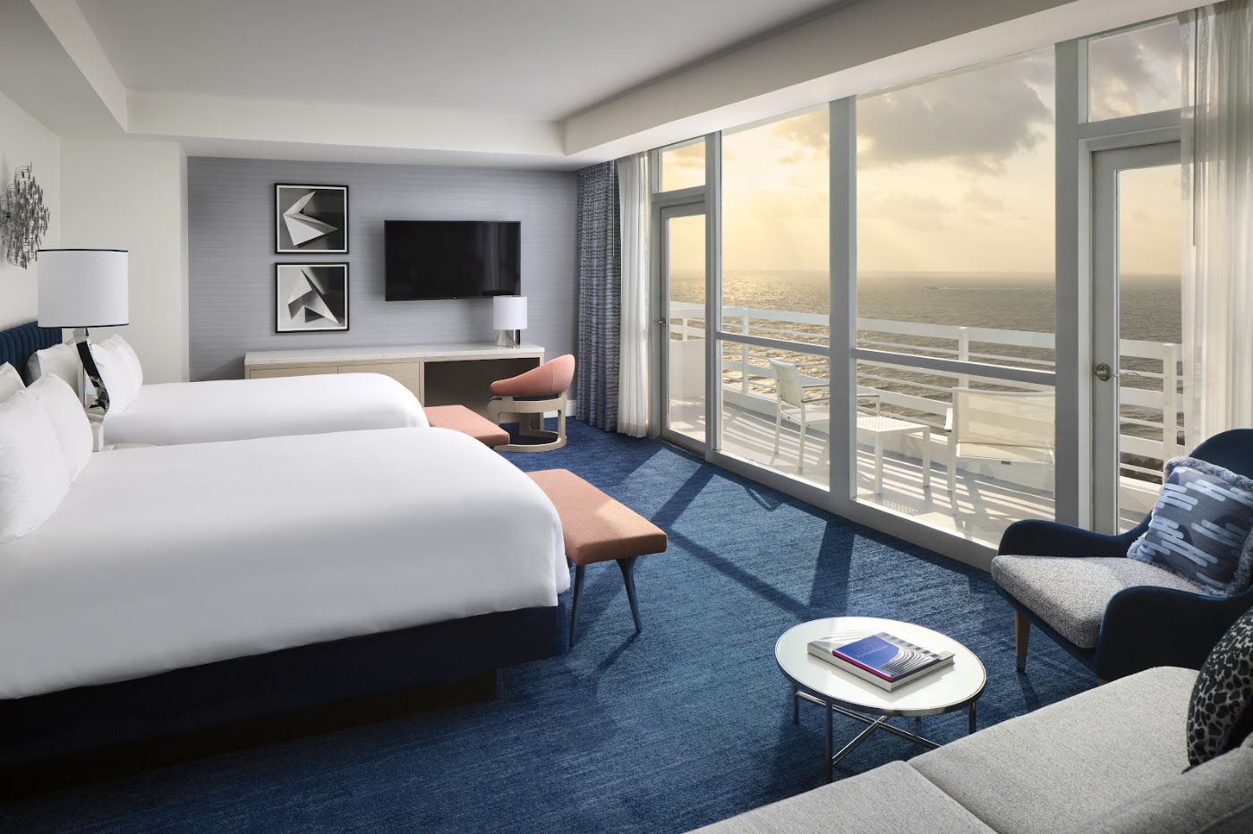Fontainebleau Miami Beach, dog-friendly hotel, photo 3