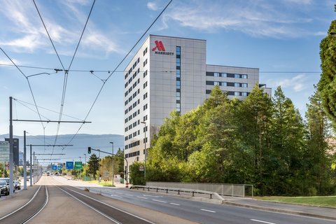 Geneva Marriott Hotel, dog-friendly hotel, photo 2