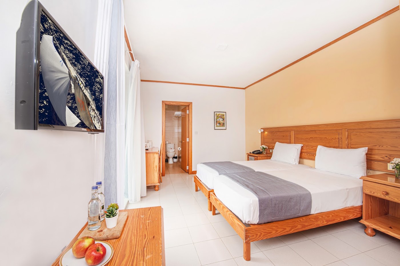 Gillieru Harbour Hotel, dog-friendly hotel, photo 3
