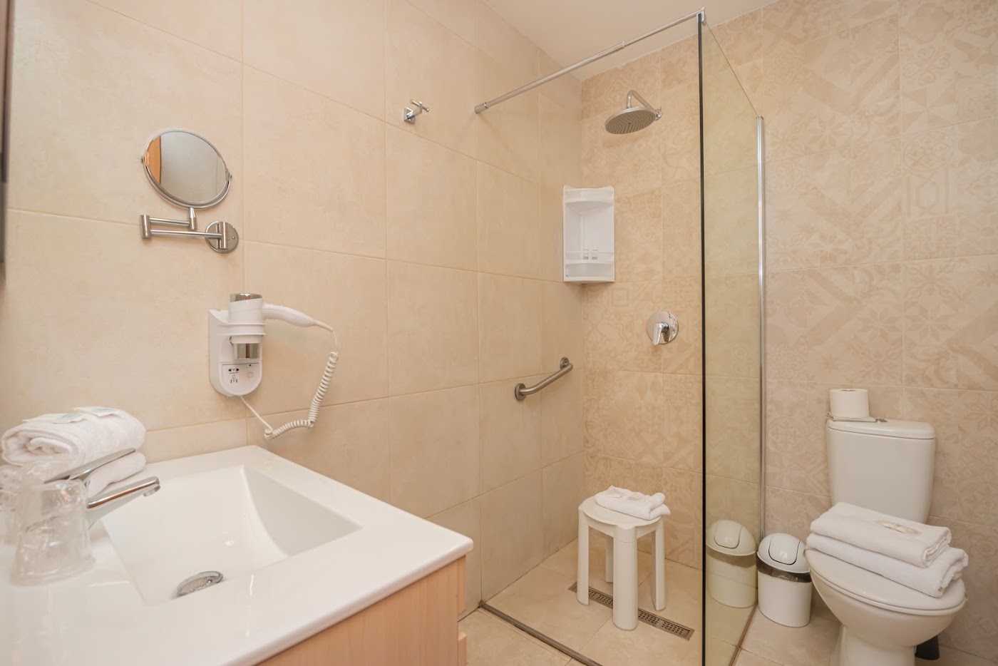 Gillieru Harbour Hotel, dog-friendly hotel, photo 5