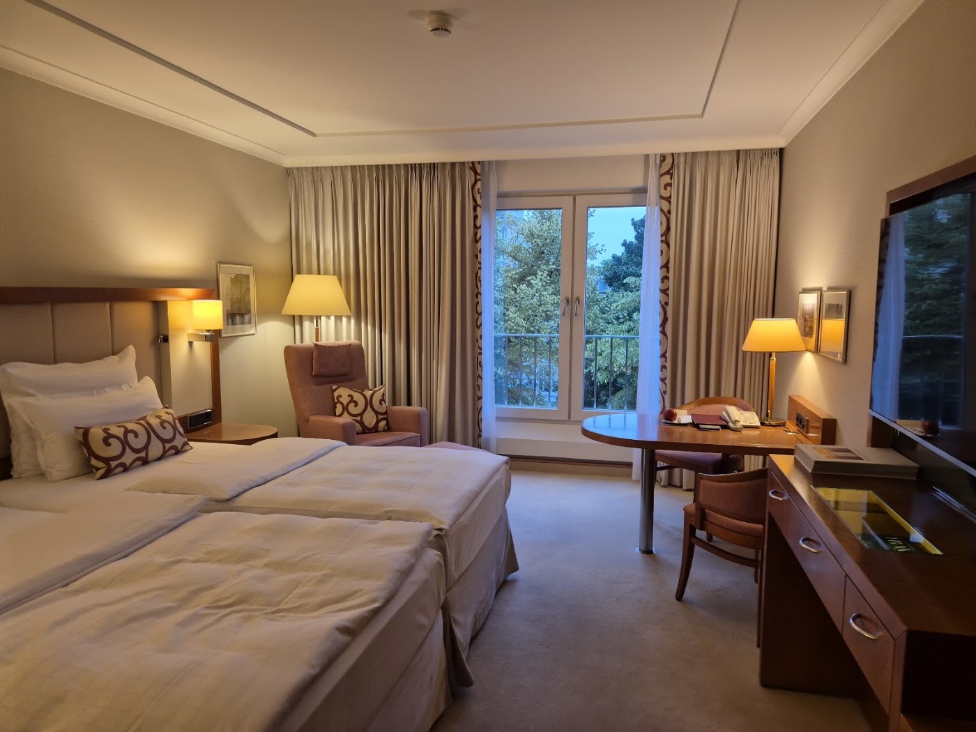 Grand Elysée Hamburg, dog-friendly hotel, photo 3