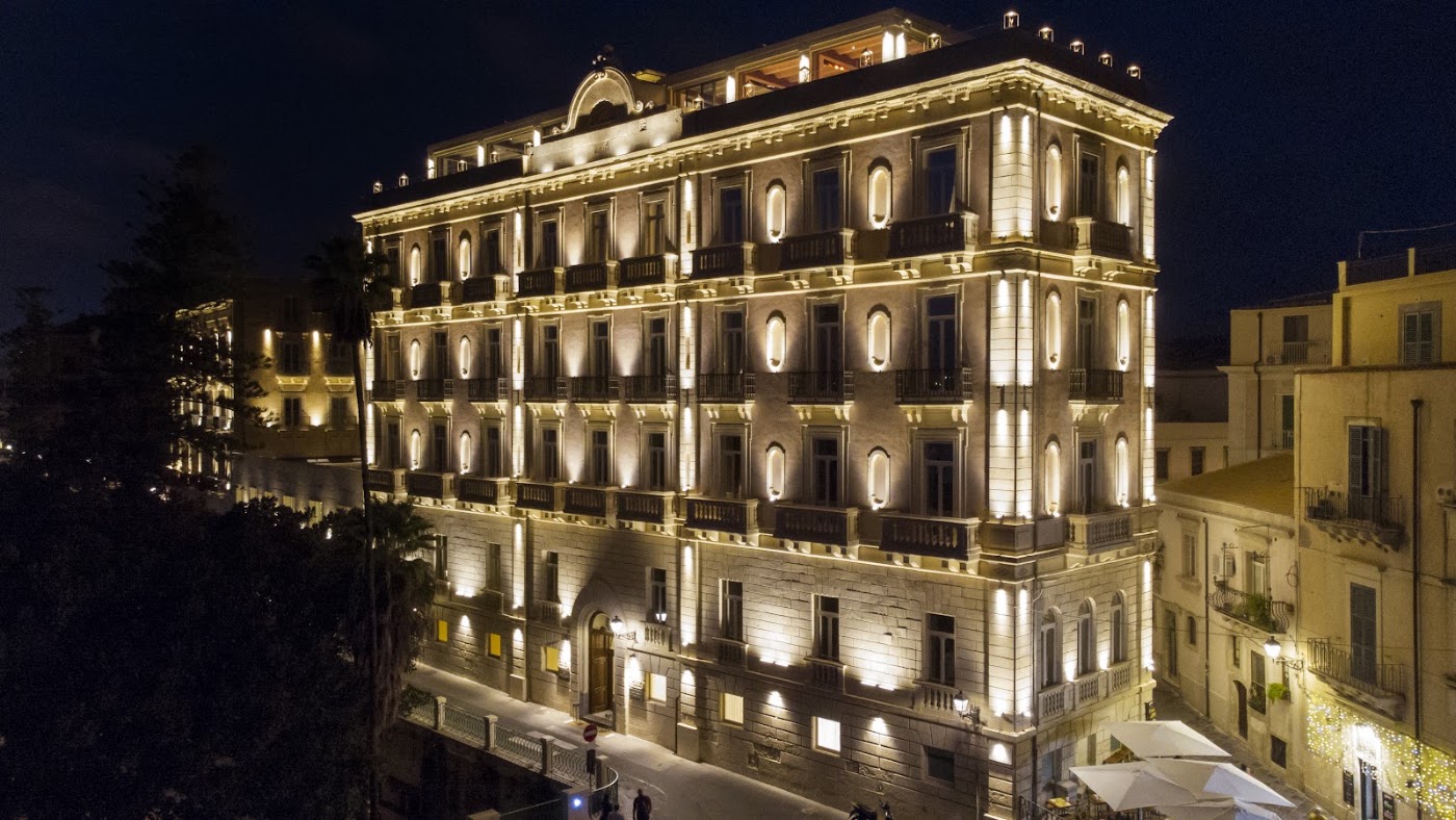 Grand Hotel Des Étrangers, dog-friendly hotel, photo 4