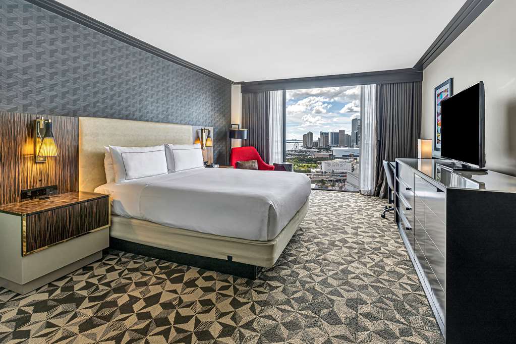 Hilton Miami Downtown, dog-friendly hotel, photo 5