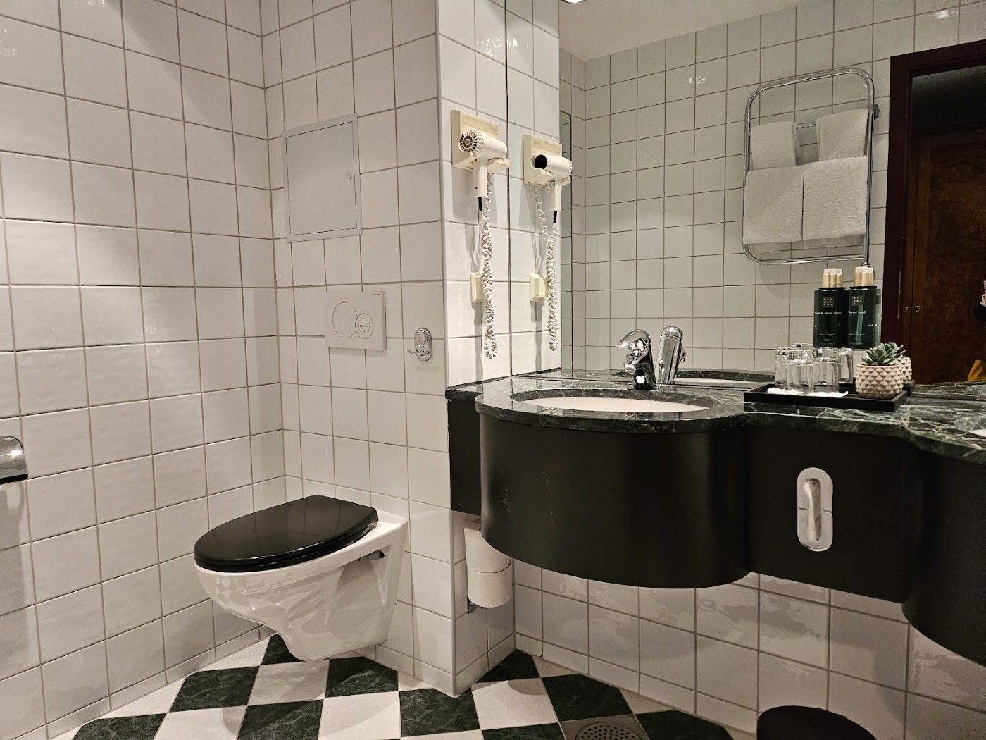 Home Hotel Bryggen, dog-friendly hotel, photo 5