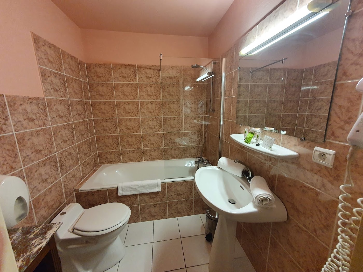 Hostellerie des Deux Clefs, dog-friendly hotel, photo 4