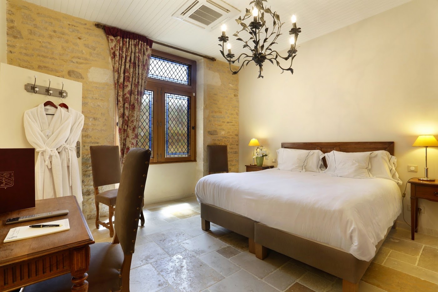 Hôtel Abbaye de Maizières, dog-friendly hotel, photo 2