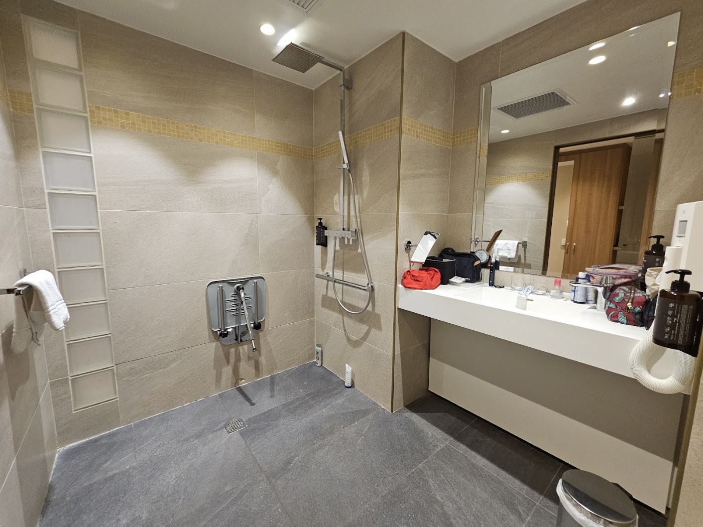 Hôtel Beau Rivage, dog-friendly hotel, photo 5