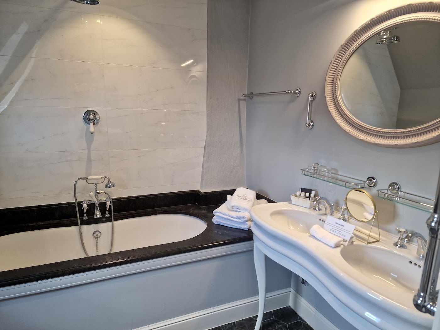 Hotel de Castillion, dog-friendly hotel, photo 4