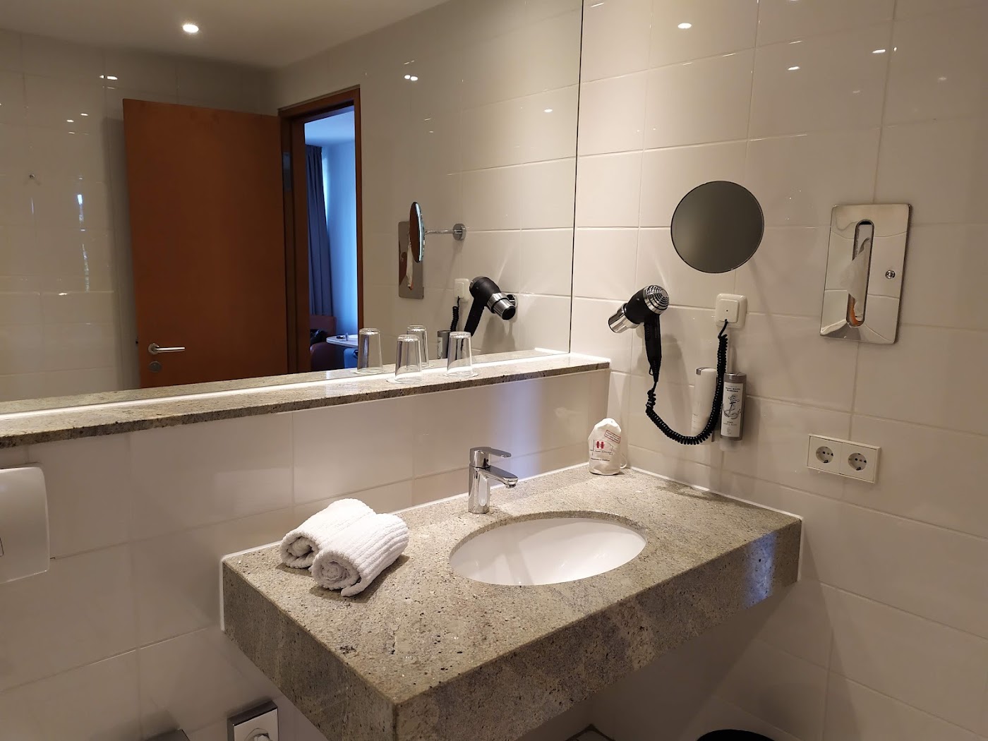 Hotel Hafen Hamburg, dog-friendly hotel, photo 4