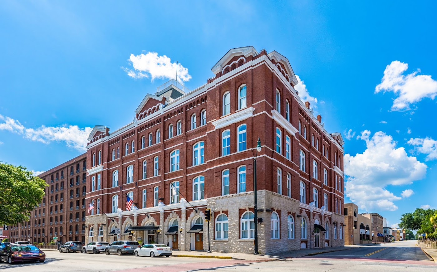 Hotel Indigo Savannah Historic District, dog-friendly hotel, photo 5