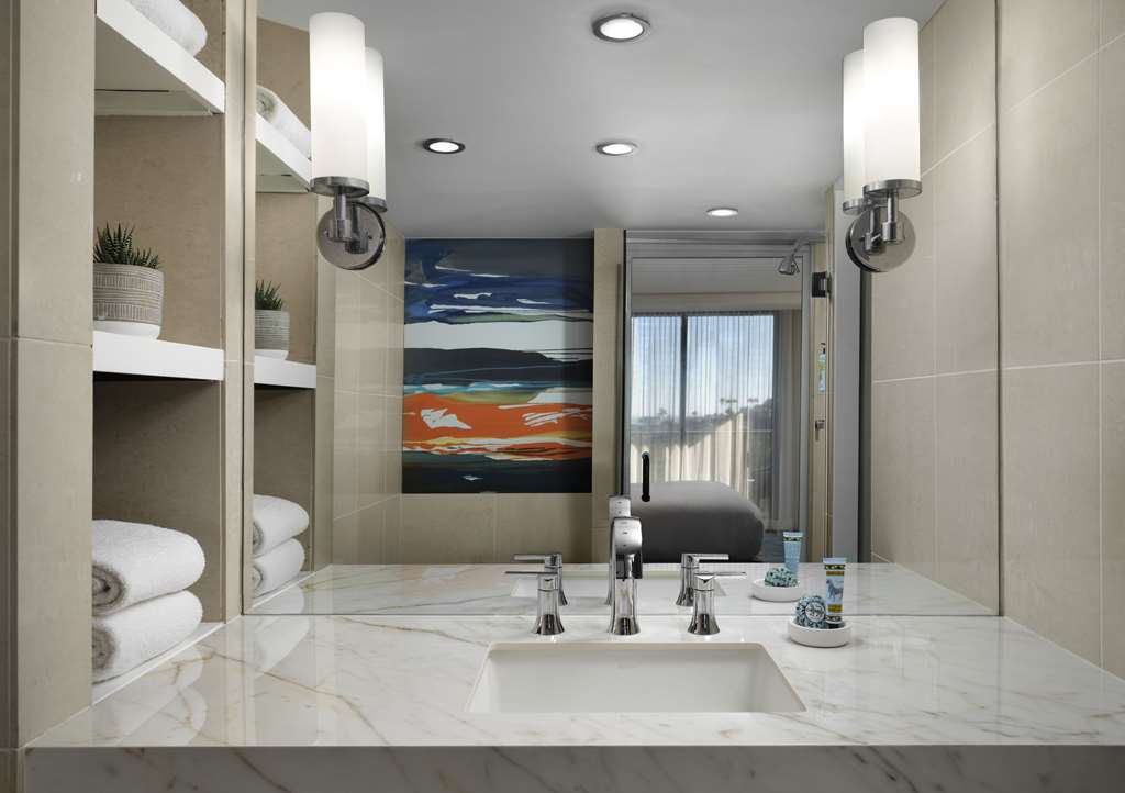 Hotel La Jolla, Curio Collection by Hilton, dog-friendly hotel, photo 4