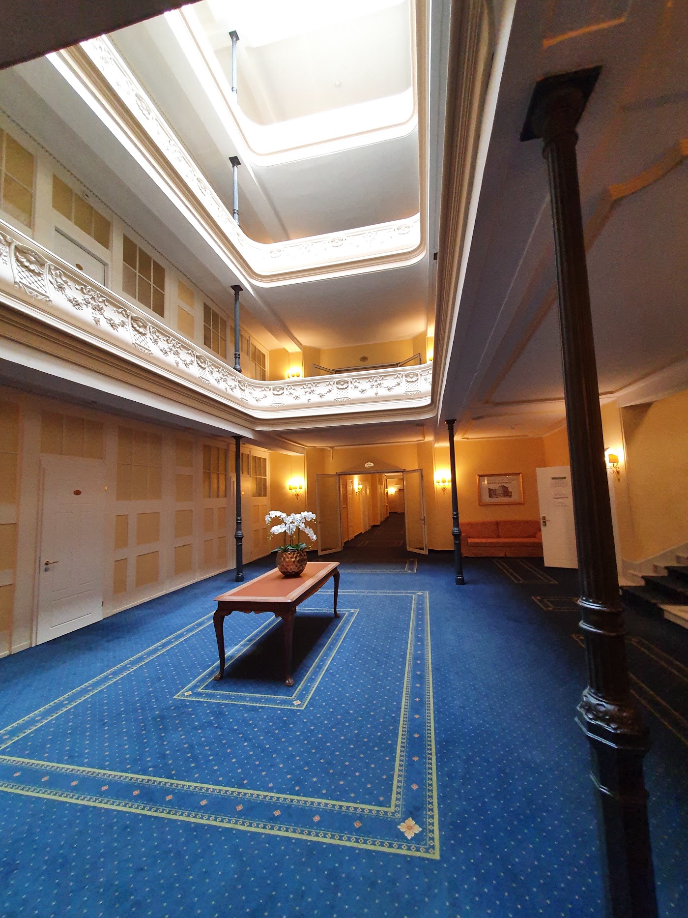 Hotel Reine Victoria, dog-friendly hotel, photo 4