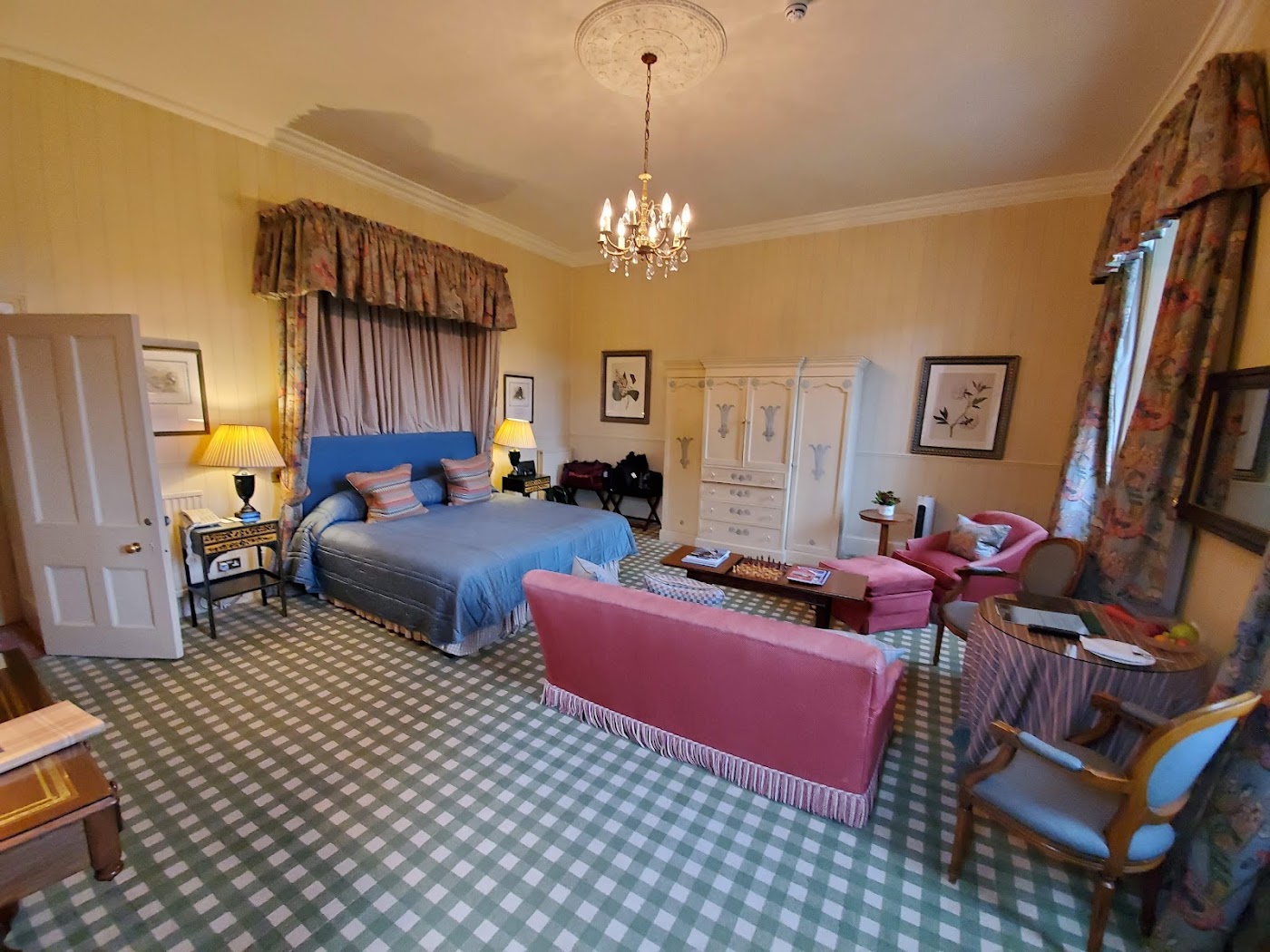 Inverlochy Castle Hotel, dog-friendly hotel, photo 3