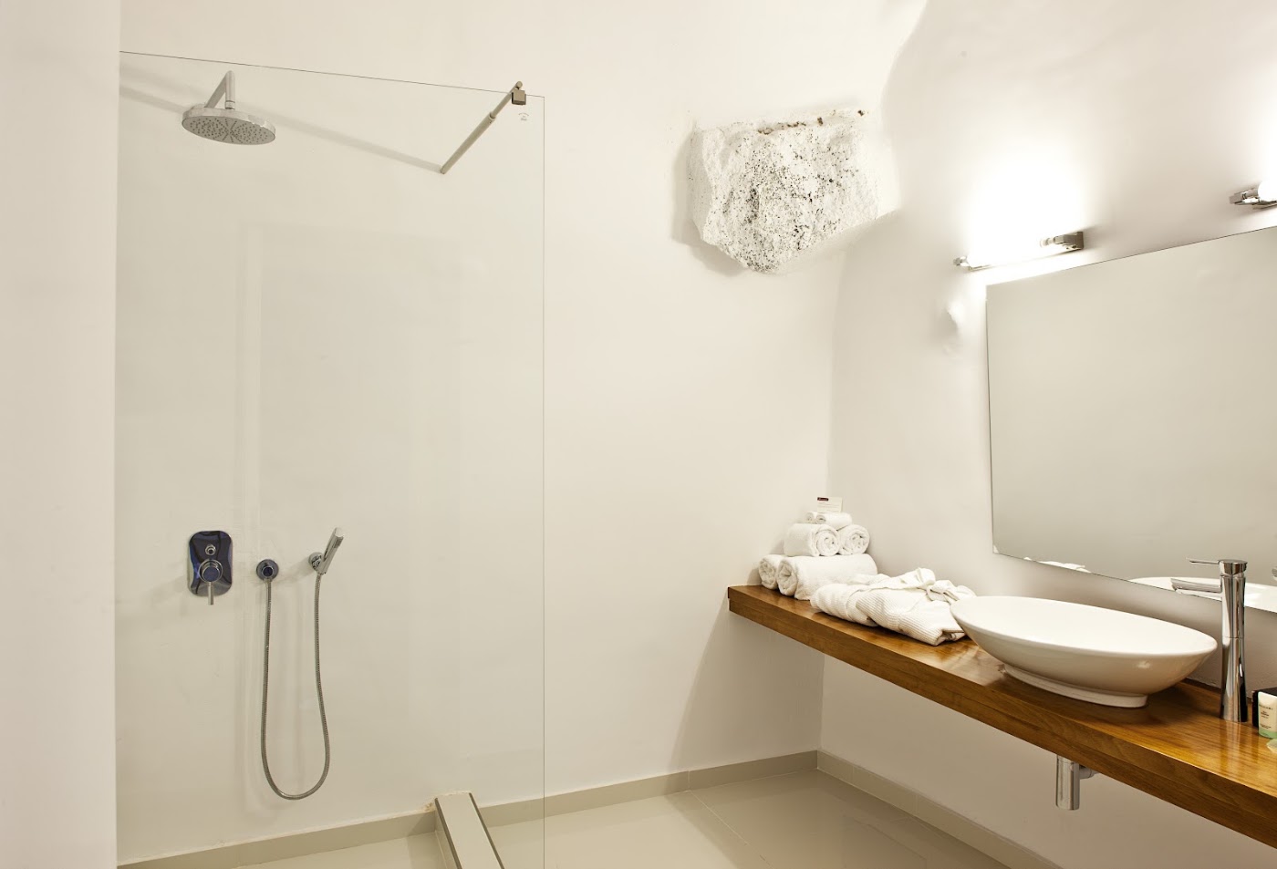 Katikies Santorini Pelagos House, dog-friendly hotel, photo 5