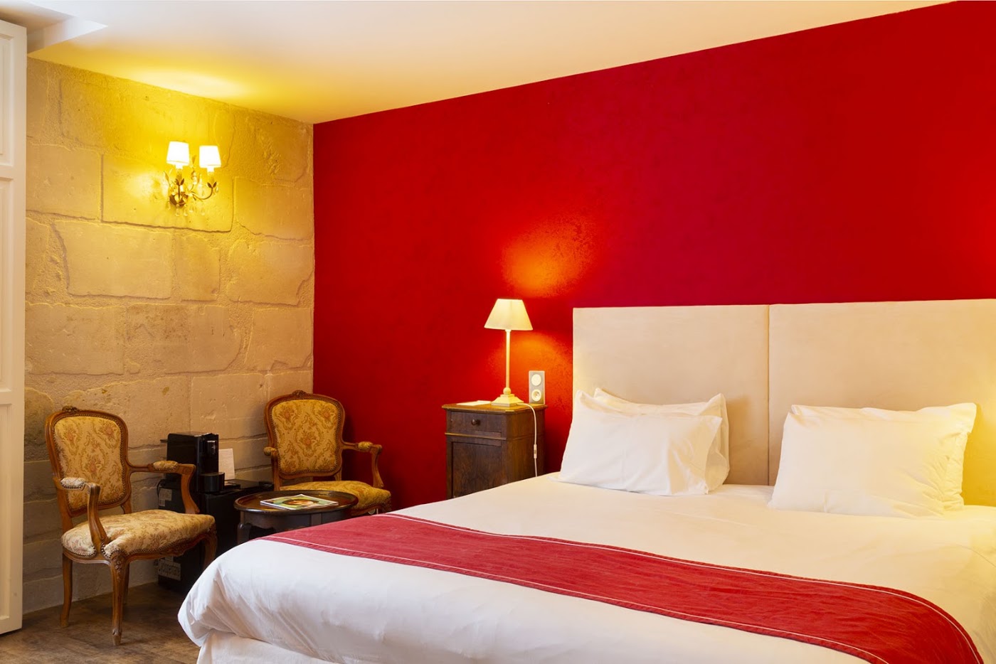 Le Grand Monarque, dog-friendly hotel, photo 3