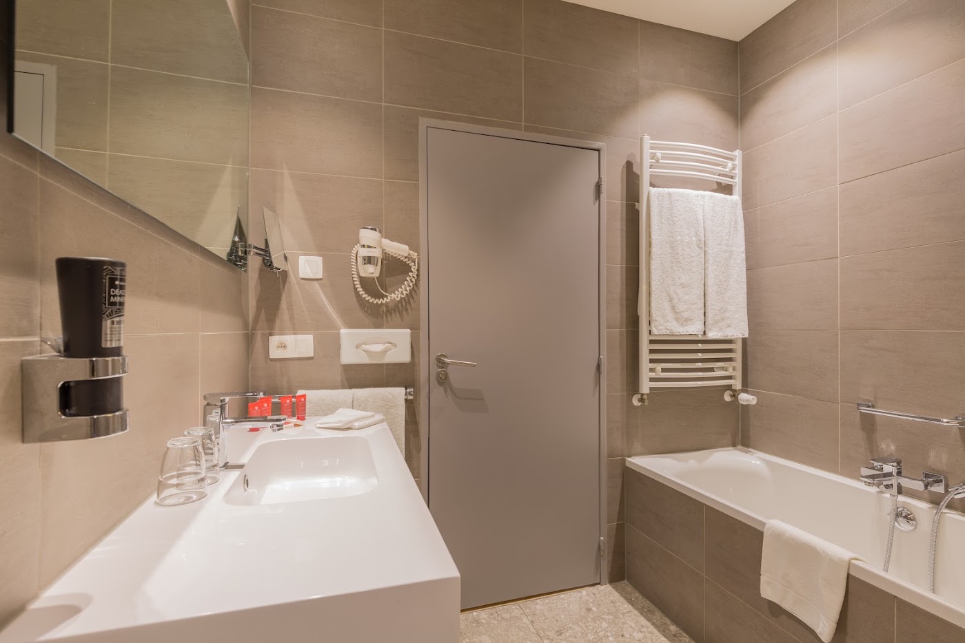 Leonardo Hotel Antwerp The Plaza, dog-friendly hotel, photo 4