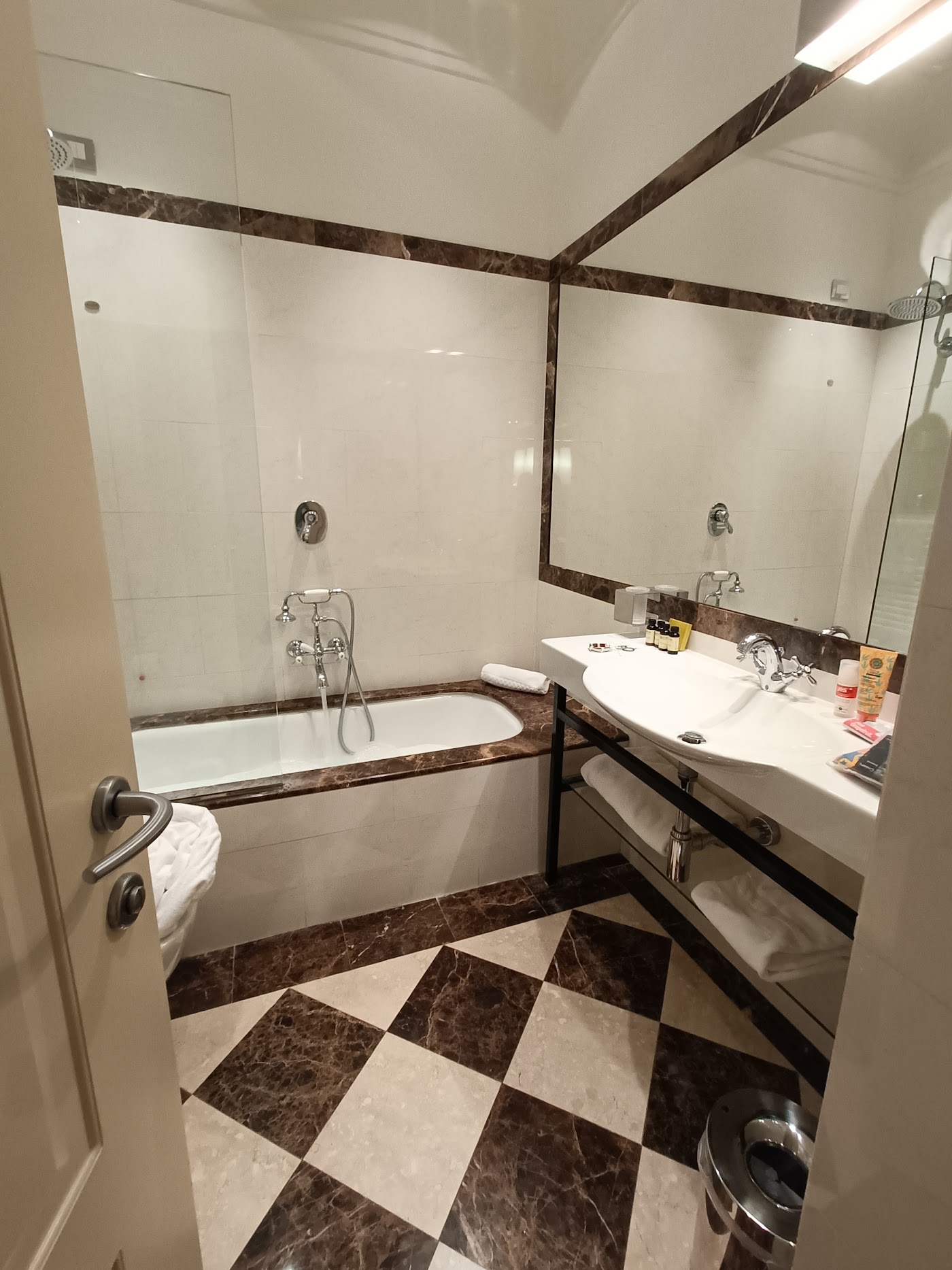 Leon’s Place Hotel, dog-friendly hotel, photo 5