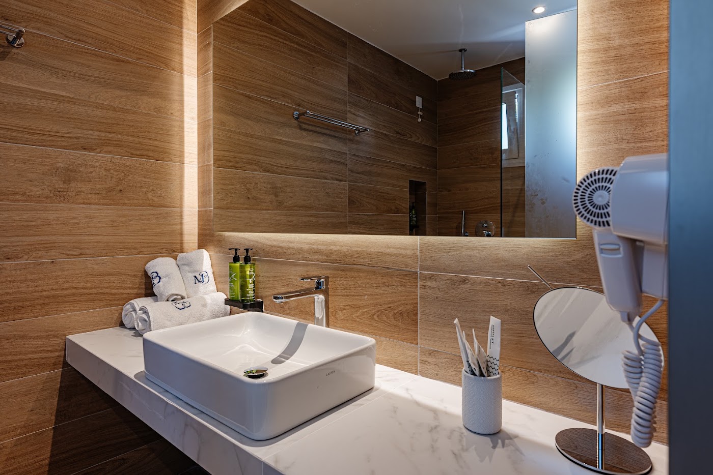 Magique Bleu Suites, dog-friendly hotel, photo 5