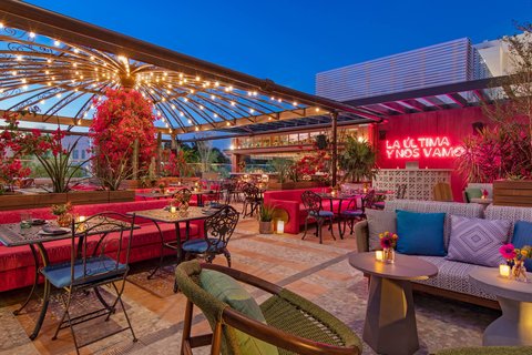 Moxy Miami South Beach, dog-friendly hotel, photo 2