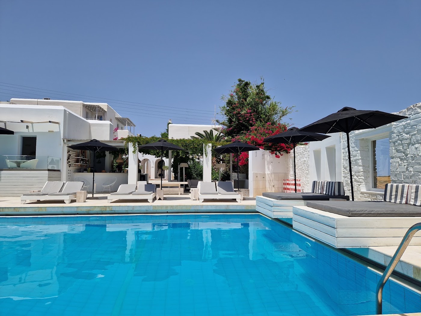 Mr and Mrs White Paros, dog-friendly hotel, photo 4