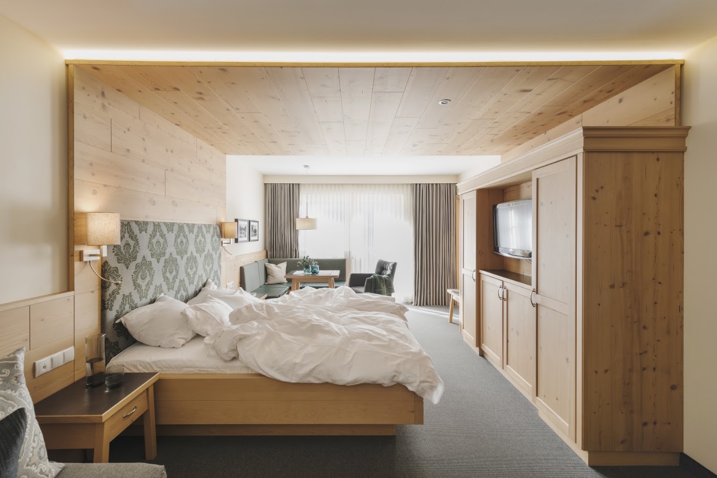 Neuhaus Zillertal Resort, dog-friendly hotel, photo 3