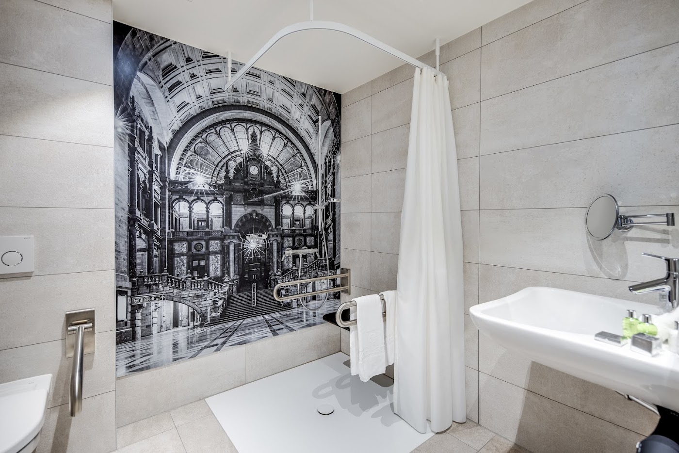 NH Collection Antwerp Centre, dog-friendly hotel, photo 3