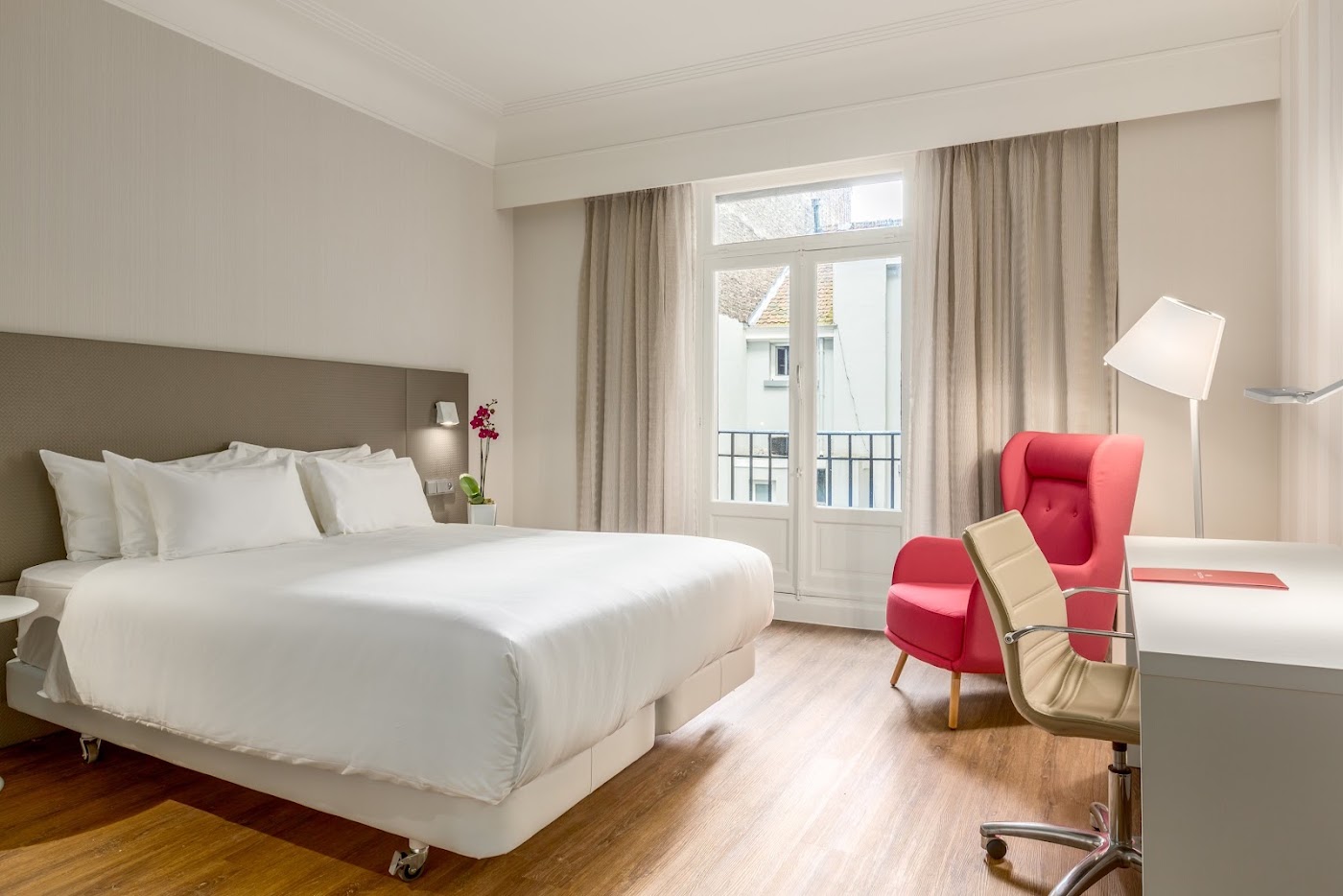 NH Collection Brussels Centre, dog-friendly hotel, photo 3