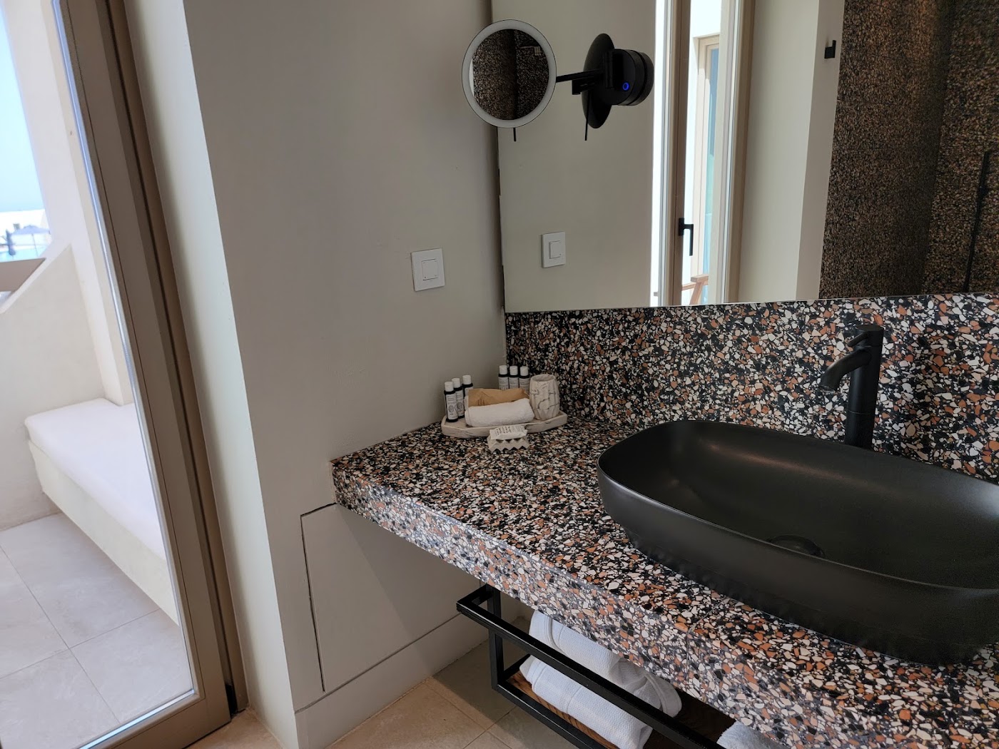 NOŪS Santorini, dog-friendly hotel, photo 5
