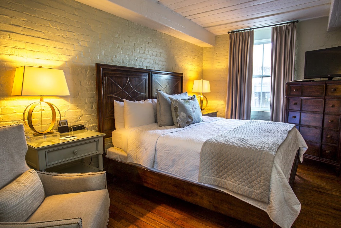 Olde Harbour Inn, dog-friendly hotel, photo 2