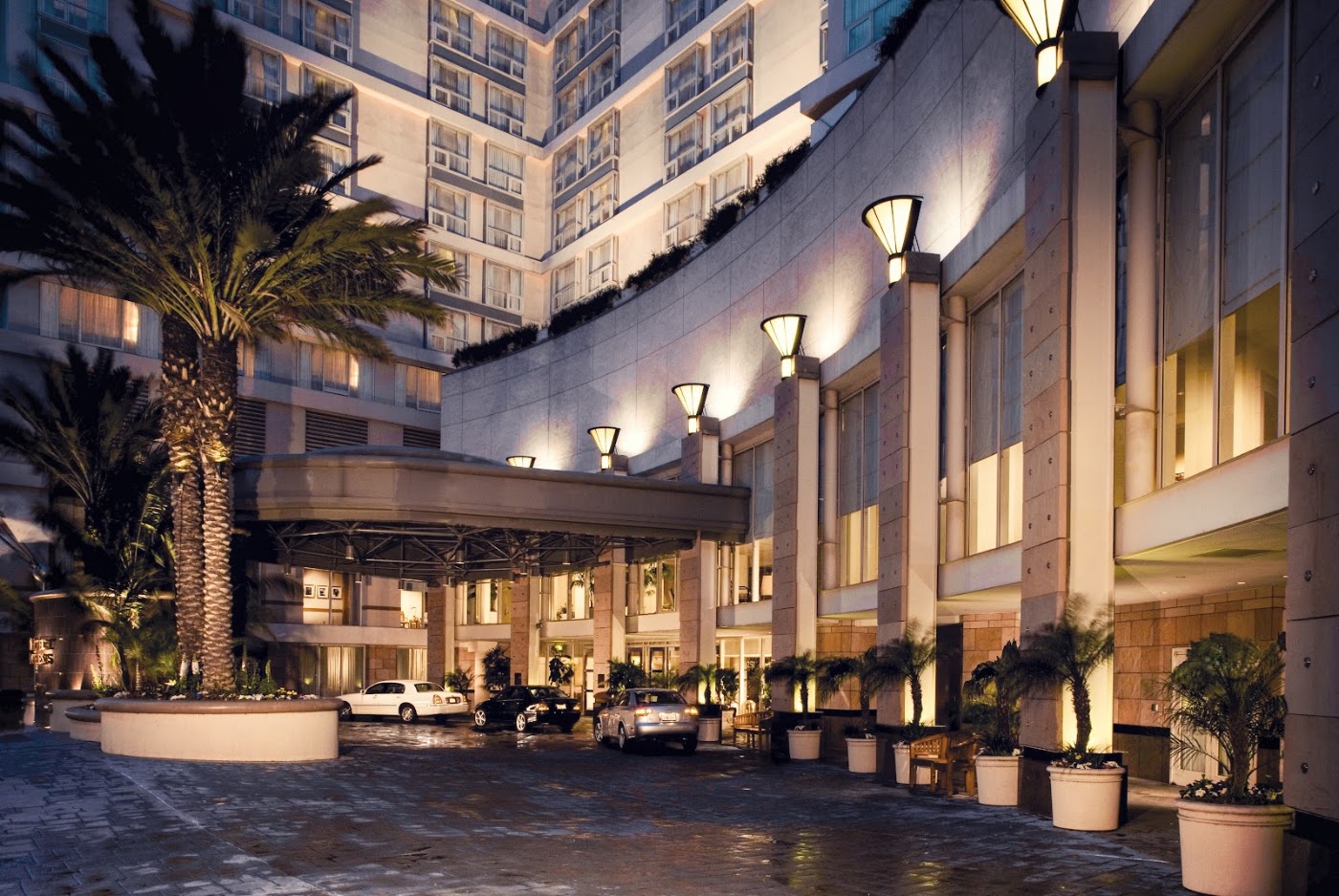 Omni Los Angeles Hotel at California Plaza, dog-friendly hotel, photo 2