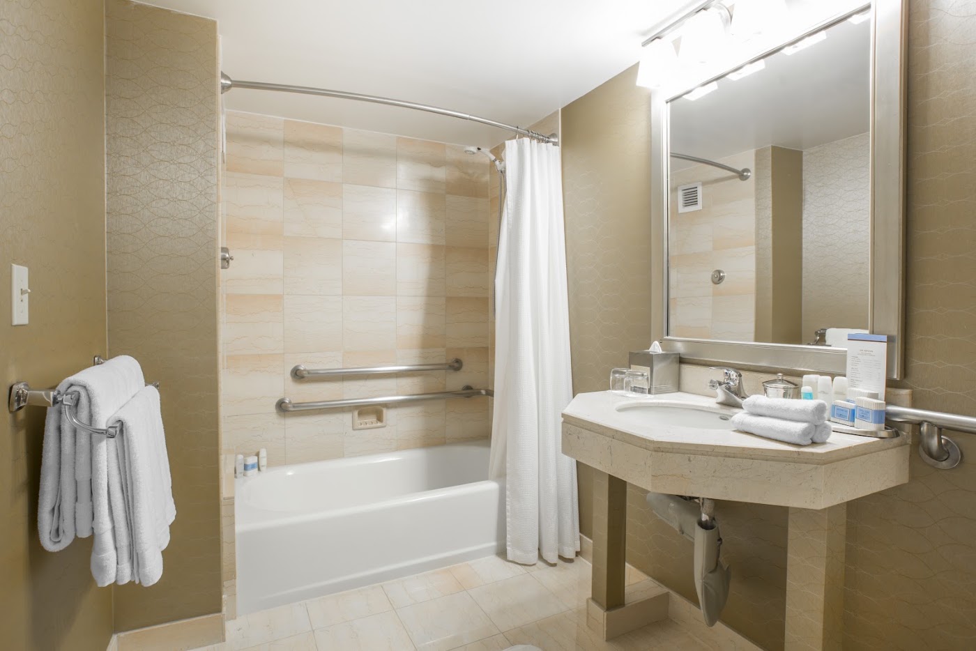 Omni Los Angeles Hotel at California Plaza, dog-friendly hotel, photo 5