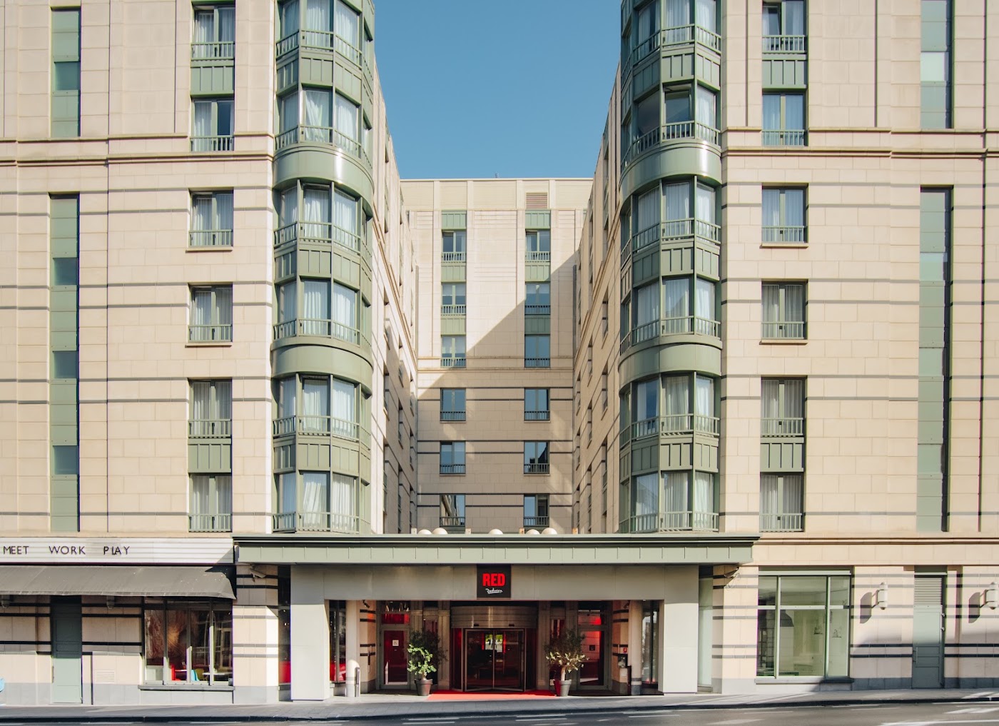 Radisson RED Brussels, dog-friendly hotel, photo 2
