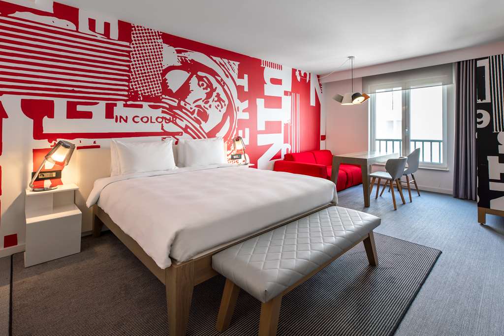 Radisson RED Brussels, dog-friendly hotel, photo 3