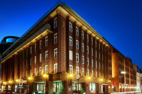 Renaissance Hamburg Hotel, dog-friendly hotel, photo 2