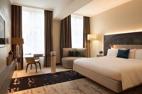 Renaissance Hamburg Hotel, dog-friendly hotel, photo 3
