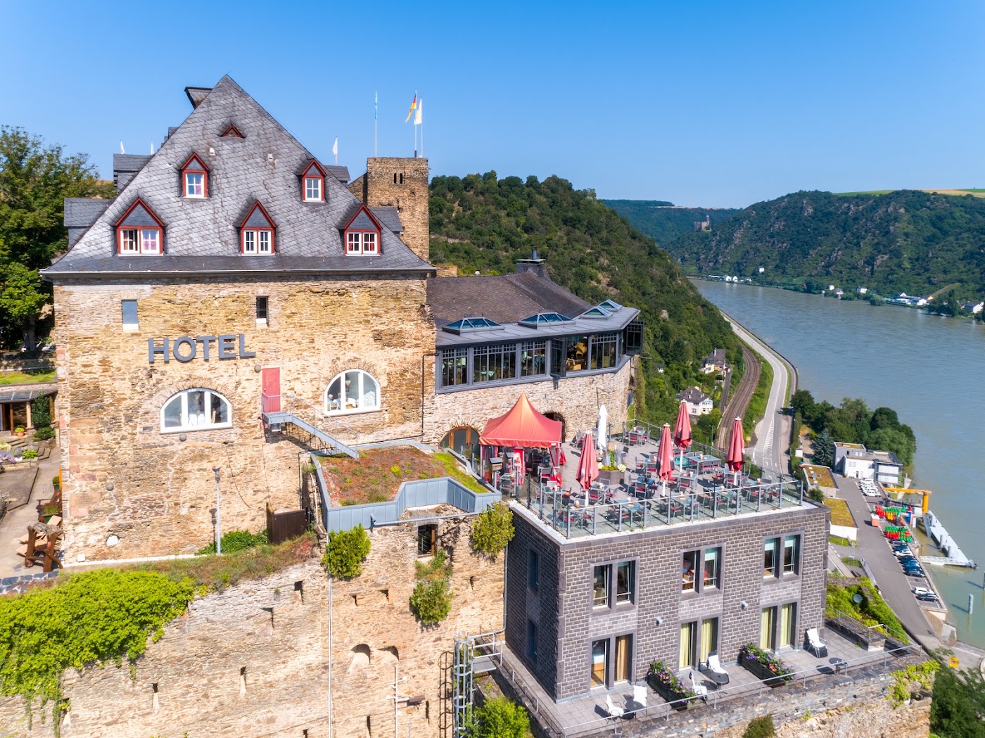 Romantikhotel Schloss Rheinfels, dog-friendly hotel, photo 2