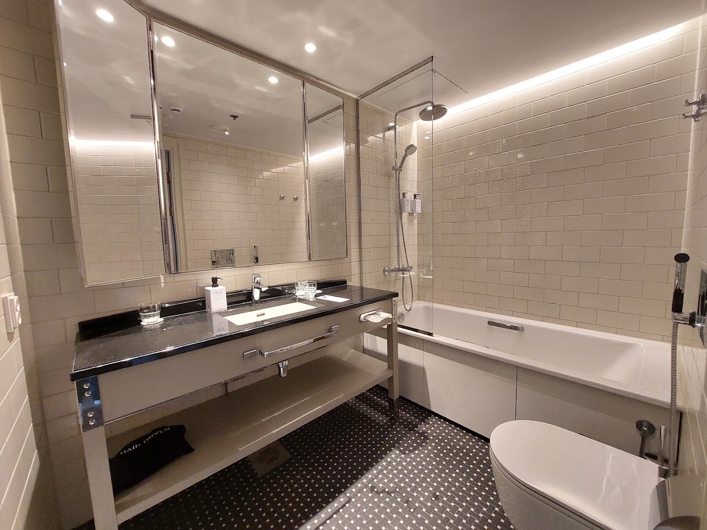 Scandic Grand Central Helsinki, dog-friendly hotel, photo 5