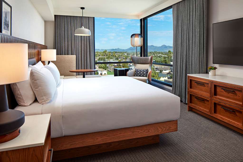 Senna House Scottsdale, Curio Collection by Hilton, dog-friendly hotel, photo 3