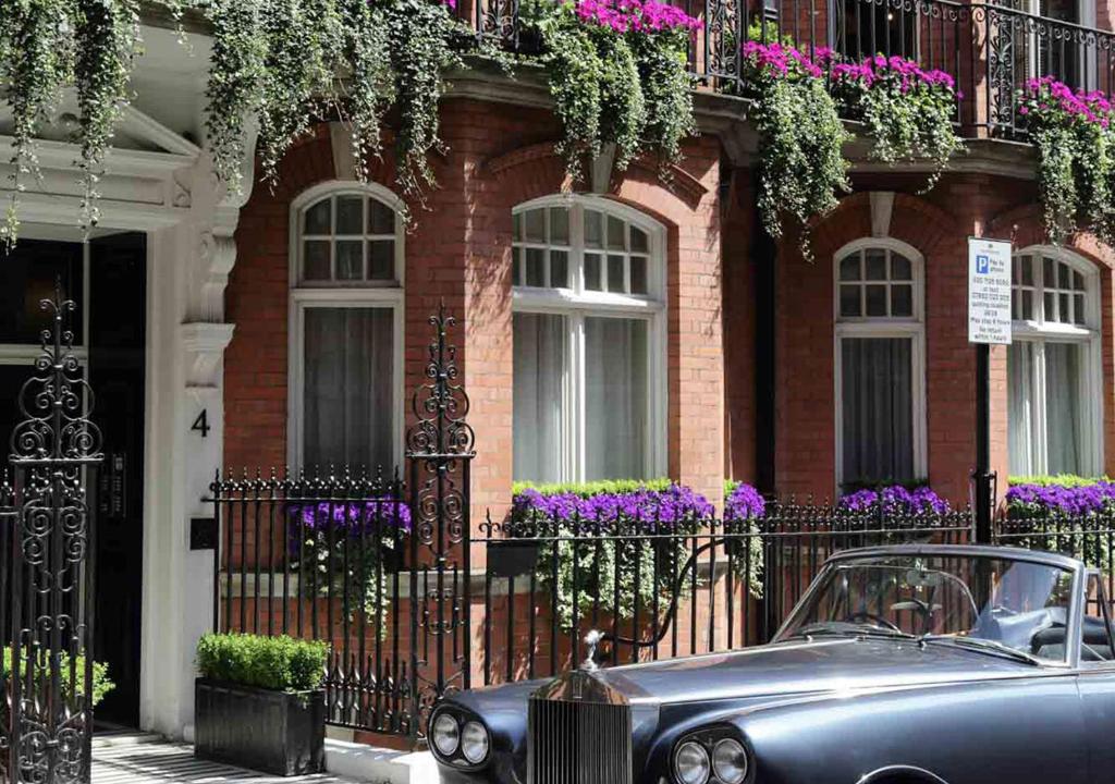 The Athenaeum Hotel and Residences, dog-friendly hotel, photo 2